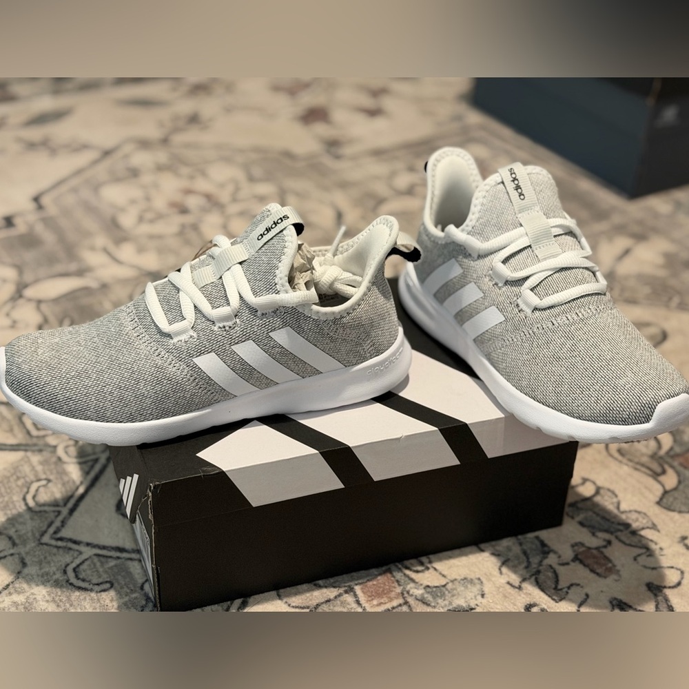 Adidas Cloudfoam 2 Women’s 6.5 Gray/White Sneakers NWT Comfort